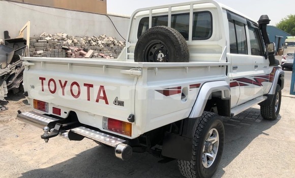 Acheter Occasion Voiture Toyota Land Cruiser Blanc à Brazzaville, Commune de Brazzaville Acheter Occasion Voiture Toyota Land Cruiser Blanc à Brazzaville, Commune de Brazzaville