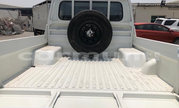 Acheter Occasion Voiture Toyota Land Cruiser Blanc à Brazzaville, Commune de Brazzaville Acheter Occasion Voiture Toyota Land Cruiser Blanc à Brazzaville, Commune de Brazzaville