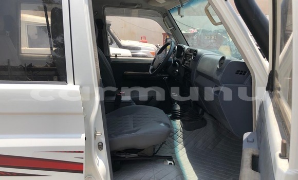 Acheter Occasion Voiture Toyota Land Cruiser Blanc à Brazzaville, Commune de Brazzaville Acheter Occasion Voiture Toyota Land Cruiser Blanc à Brazzaville, Commune de Brazzaville