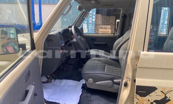 Acheter Occasion Voiture Toyota Land Cruiser Blanc à Brazzaville, Commune de Brazzaville Acheter Occasion Voiture Toyota Land Cruiser Blanc à Brazzaville, Commune de Brazzaville