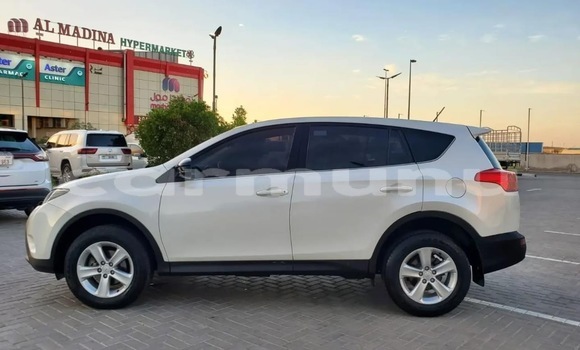 Acheter Occasion Voiture Toyota RAV4 Blanc à Brazzaville, Commune de Brazzaville Acheter Occasion Voiture Toyota RAV4 Blanc à Brazzaville, Commune de Brazzaville