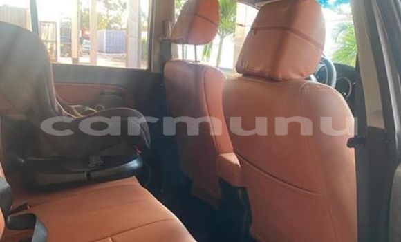 Buy Used Suzuki Grand Vitara Blue Car in Brazzaville in Municipality of Brazzaville Buy Used Suzuki Grand Vitara Blue Car in Brazzaville in Municipality of Brazzaville