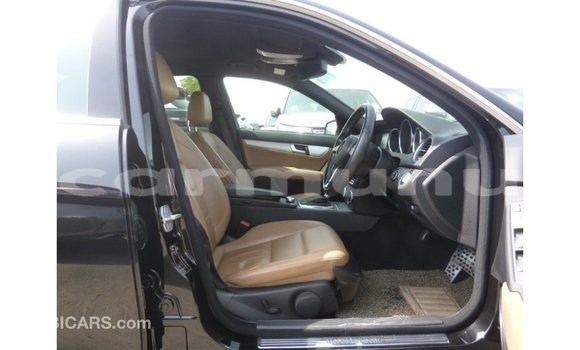 Buy Import Mercedes-Benz 190 Black Car in Import - Dubai in Region of Bouenza Buy Import Mercedes-Benz 190 Black Car in Import - Dubai in Region of Bouenza