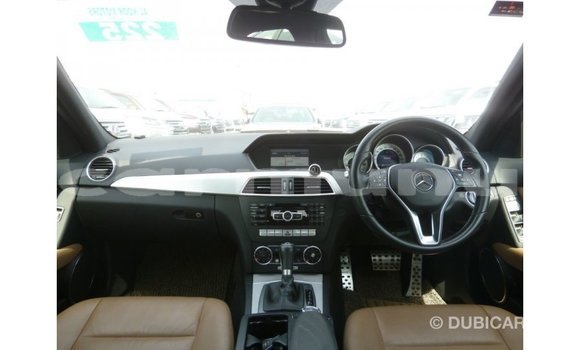 Buy Import Mercedes-Benz 190 Black Car in Import - Dubai in Region of Bouenza Buy Import Mercedes-Benz 190 Black Car in Import - Dubai in Region of Bouenza