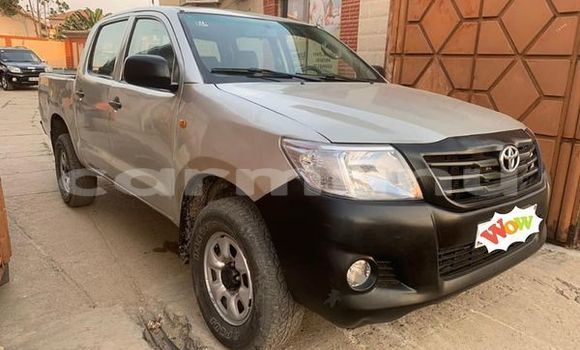 Buy Used Toyota Hilux Beige Car in Brazzaville in Municipality of Brazzaville Buy Used Toyota Hilux Beige Car in Brazzaville in Municipality of Brazzaville