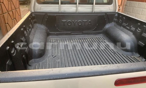 Buy Used Toyota Hilux Beige Car in Brazzaville in Municipality of Brazzaville Buy Used Toyota Hilux Beige Car in Brazzaville in Municipality of Brazzaville