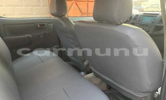 Buy Used Toyota Hilux Beige Car in Brazzaville in Municipality of Brazzaville Buy Used Toyota Hilux Beige Car in Brazzaville in Municipality of Brazzaville