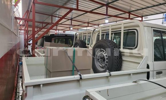 Acheter Occasion Voiture Toyota Land Cruiser Blanc à Brazzaville, Commune de Brazzaville Acheter Occasion Voiture Toyota Land Cruiser Blanc à Brazzaville, Commune de Brazzaville