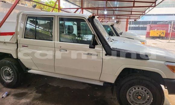 Acheter Occasion Voiture Toyota Land Cruiser Blanc à Brazzaville, Commune de Brazzaville Acheter Occasion Voiture Toyota Land Cruiser Blanc à Brazzaville, Commune de Brazzaville