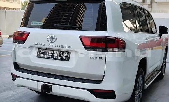 Acheter Occasion Voiture Toyota Land Cruiser Blanc à Djambala, Plateaux Acheter Occasion Voiture Toyota Land Cruiser Blanc à Djambala, Plateaux