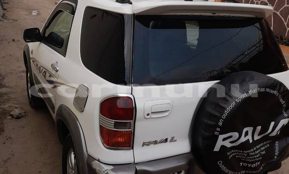 Acheter Occasion Voiture Toyota RAV4 Blanc à Brazzaville, Commune de Brazzaville Acheter Occasion Voiture Toyota RAV4 Blanc à Brazzaville, Commune de Brazzaville