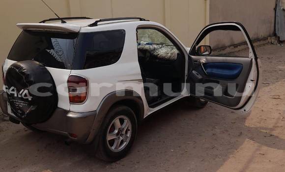 Acheter Occasion Voiture Toyota RAV4 Blanc à Brazzaville, Commune de Brazzaville Acheter Occasion Voiture Toyota RAV4 Blanc à Brazzaville, Commune de Brazzaville