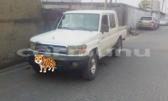 Acheter Occasion Voiture Toyota Land Cruiser Blanc à Brazzaville, Commune de Brazzaville Acheter Occasion Voiture Toyota Land Cruiser Blanc à Brazzaville, Commune de Brazzaville