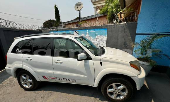Acheter Occasion Voiture Toyota RAV4 Blanc à Brazzaville, Commune de Brazzaville Acheter Occasion Voiture Toyota RAV4 Blanc à Brazzaville, Commune de Brazzaville