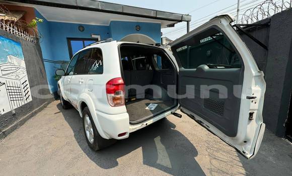 Acheter Occasion Voiture Toyota RAV4 Blanc à Brazzaville, Commune de Brazzaville Acheter Occasion Voiture Toyota RAV4 Blanc à Brazzaville, Commune de Brazzaville