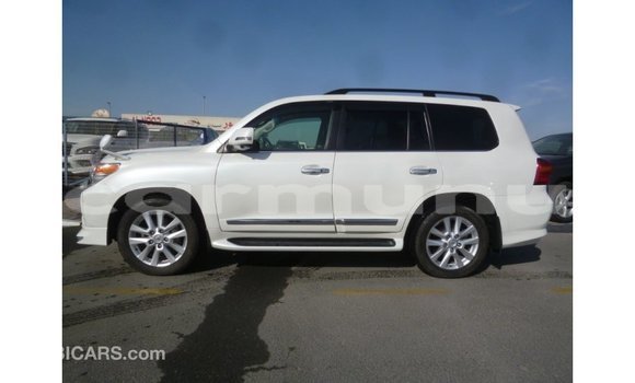 Buy Import Toyota Land Cruiser White Car in Import - Dubai in Region of Bouenza Buy Import Toyota Land Cruiser White Car in Import - Dubai in Region of Bouenza