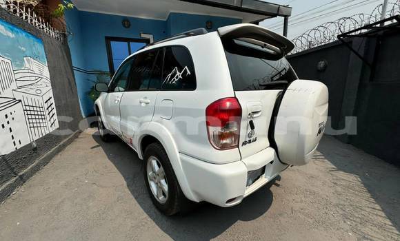 Acheter Occasion Voiture Toyota RAV4 Blanc à Brazzaville, Commune de Brazzaville Acheter Occasion Voiture Toyota RAV4 Blanc à Brazzaville, Commune de Brazzaville