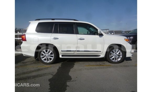 Buy Import Toyota Land Cruiser White Car in Import - Dubai in Region of Bouenza Buy Import Toyota Land Cruiser White Car in Import - Dubai in Region of Bouenza