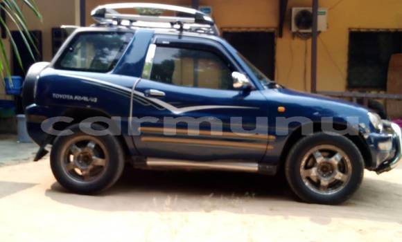 Acheter Occasion Voiture Toyota RAV4 Bleu à Brazzaville, Commune de Brazzaville Acheter Occasion Voiture Toyota RAV4 Bleu à Brazzaville, Commune de Brazzaville