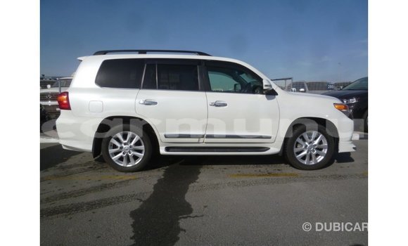 Buy Import Toyota Land Cruiser White Car in Import - Dubai in Region of Bouenza Buy Import Toyota Land Cruiser White Car in Import - Dubai in Region of Bouenza