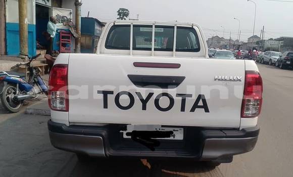 Acheter Occasion Voiture Toyota Hilux Blanc à Brazzaville, Commune de Brazzaville Acheter Occasion Voiture Toyota Hilux Blanc à Brazzaville, Commune de Brazzaville