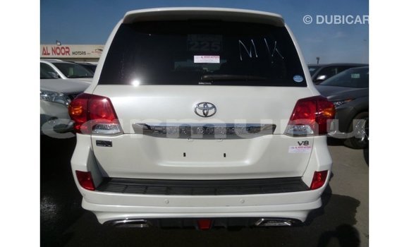 Buy Import Toyota Land Cruiser White Car in Import - Dubai in Region of Bouenza Buy Import Toyota Land Cruiser White Car in Import - Dubai in Region of Bouenza