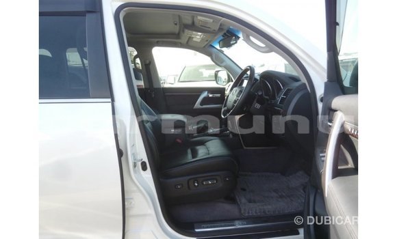 Buy Import Toyota Land Cruiser White Car in Import - Dubai in Region of Bouenza Buy Import Toyota Land Cruiser White Car in Import - Dubai in Region of Bouenza