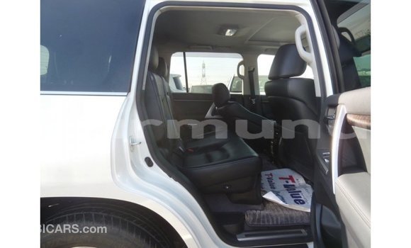 Buy Import Toyota Land Cruiser White Car in Import - Dubai in Region of Bouenza Buy Import Toyota Land Cruiser White Car in Import - Dubai in Region of Bouenza