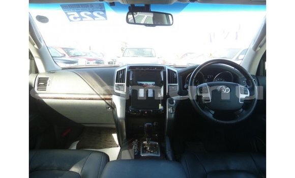 Buy Import Toyota Land Cruiser White Car in Import - Dubai in Region of Bouenza Buy Import Toyota Land Cruiser White Car in Import - Dubai in Region of Bouenza