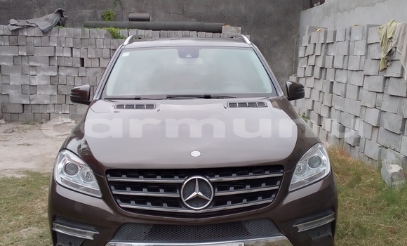 Acheter Occasion Voiture Mercedes-Benz ML–Class Marron à Pointe–Noire, Région du Kouilou Acheter Occasion Voiture Mercedes-Benz ML–Class Marron à Pointe–Noire, Région du Kouilou