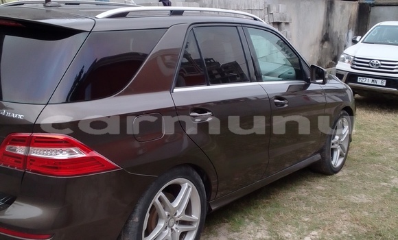 Acheter Occasion Voiture Mercedes-Benz ML–Class Marron à Pointe–Noire, Région du Kouilou Acheter Occasion Voiture Mercedes-Benz ML–Class Marron à Pointe–Noire, Région du Kouilou
