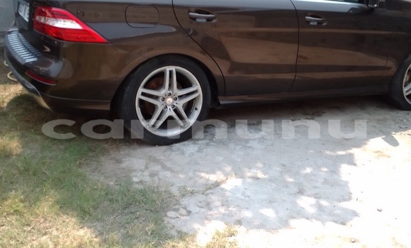 Acheter Occasion Voiture Mercedes-Benz ML–Class Marron à Pointe–Noire, Région du Kouilou Acheter Occasion Voiture Mercedes-Benz ML–Class Marron à Pointe–Noire, Région du Kouilou