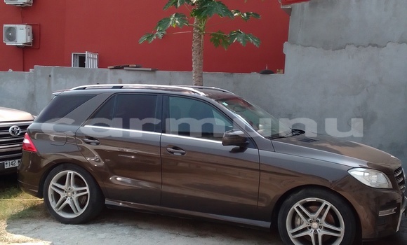 Acheter Occasion Voiture Mercedes-Benz ML–Class Marron à Pointe–Noire, Région du Kouilou Acheter Occasion Voiture Mercedes-Benz ML–Class Marron à Pointe–Noire, Région du Kouilou