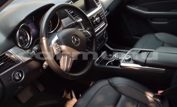 Acheter Occasion Voiture Mercedes-Benz ML–Class Marron à Pointe–Noire, Région du Kouilou Acheter Occasion Voiture Mercedes-Benz ML–Class Marron à Pointe–Noire, Région du Kouilou