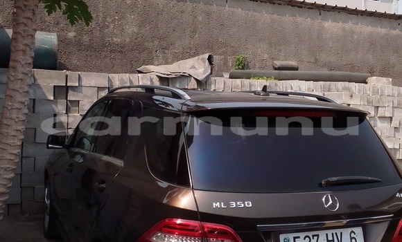 Acheter Occasion Voiture Mercedes-Benz ML–Class Marron à Pointe–Noire, Région du Kouilou Acheter Occasion Voiture Mercedes-Benz ML–Class Marron à Pointe–Noire, Région du Kouilou
