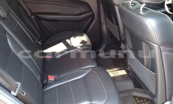 Acheter Occasion Voiture Mercedes-Benz ML–Class Marron à Pointe–Noire, Région du Kouilou Acheter Occasion Voiture Mercedes-Benz ML–Class Marron à Pointe–Noire, Région du Kouilou