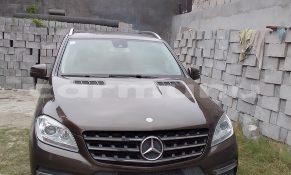 Acheter Occasion Voiture Mercedes-Benz ML–Class Marron à Pointe–Noire, Région du Kouilou Acheter Occasion Voiture Mercedes-Benz ML–Class Marron à Pointe–Noire, Région du Kouilou