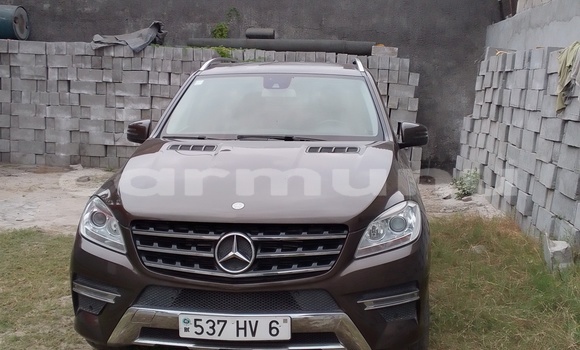 Acheter Occasion Voiture Mercedes-Benz ML–Class Marron à Pointe–Noire, Région du Kouilou Acheter Occasion Voiture Mercedes-Benz ML–Class Marron à Pointe–Noire, Région du Kouilou