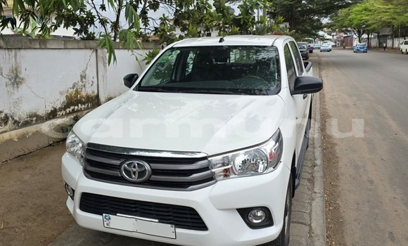 Buy Used Toyota Hiluxe Revo White Car in Black Point in Kouilou region