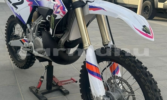 Buy Used Yamaha YZ White Bike in Brazzaville in Municipality of Brazzaville