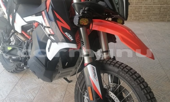 Buy Used KTM ADVENTURE White Bike in Brazzaville in Municipality of Brazzaville