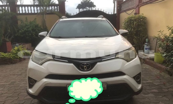 Acheter Occasion Voiture Toyota RAV4 Blanc à Pointe–Noire, Région du Kouilou Acheter Occasion Voiture Toyota RAV4 Blanc à Pointe–Noire, Région du Kouilou