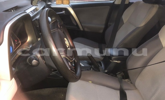 Acheter Occasion Voiture Toyota RAV4 Blanc à Pointe–Noire, Région du Kouilou Acheter Occasion Voiture Toyota RAV4 Blanc à Pointe–Noire, Région du Kouilou