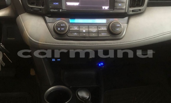 Acheter Occasion Voiture Toyota RAV4 Blanc à Pointe–Noire, Région du Kouilou Acheter Occasion Voiture Toyota RAV4 Blanc à Pointe–Noire, Région du Kouilou