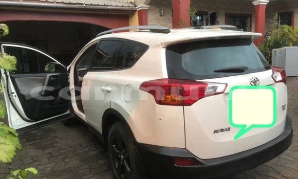 Acheter Occasion Voiture Toyota RAV4 Blanc à Pointe–Noire, Région du Kouilou Acheter Occasion Voiture Toyota RAV4 Blanc à Pointe–Noire, Région du Kouilou