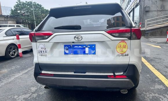 Acheter Import Voiture Toyota RAV4 Blanc à Brazzaville, Commune de Brazzaville Acheter Import Voiture Toyota RAV4 Blanc à Brazzaville, Commune de Brazzaville