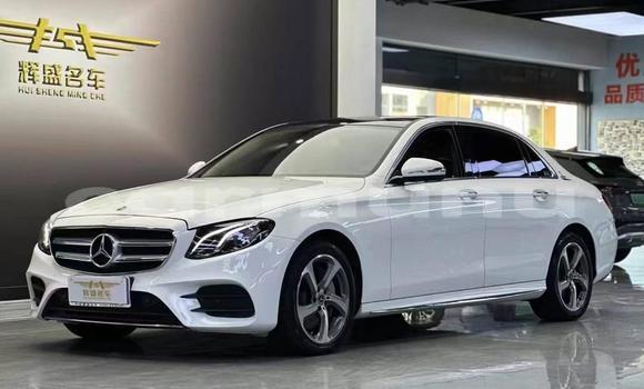 Acheter Import Voiture Mercedes-Benz E200 Blanc à Brazzaville, Commune de Brazzaville