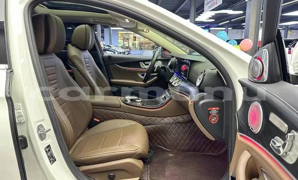 Acheter Import Voiture Mercedes-Benz E200 Blanc à Brazzaville, Commune de Brazzaville Acheter Import Voiture Mercedes-Benz E200 Blanc à Brazzaville, Commune de Brazzaville