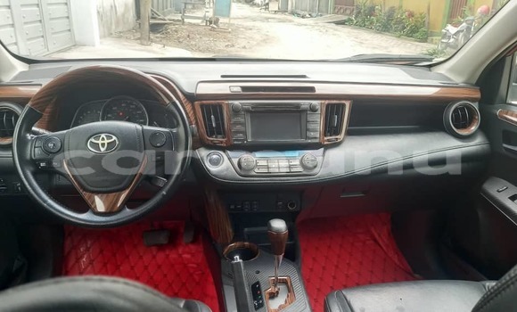 Acheter Occasion Voiture Toyota RAV4 Rouge à Brazzaville, Commune de Brazzaville Acheter Occasion Voiture Toyota RAV4 Rouge à Brazzaville, Commune de Brazzaville