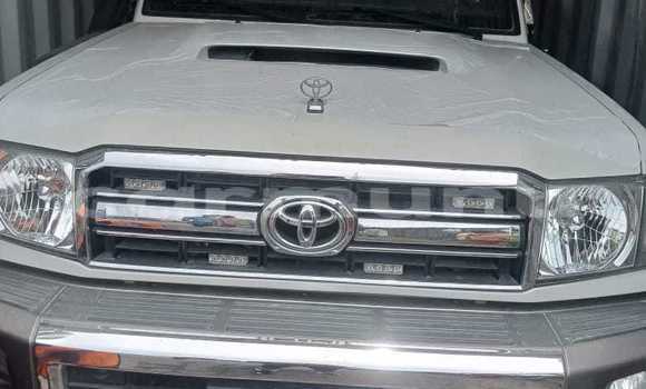 Acheter Occasion Voiture Toyota Land Cruiser Blanc à Brazzaville, Commune de Brazzaville Acheter Occasion Voiture Toyota Land Cruiser Blanc à Brazzaville, Commune de Brazzaville